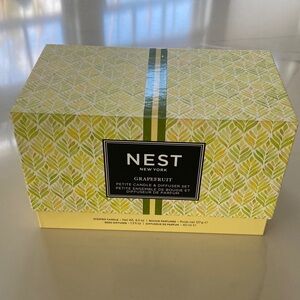 NEST Fragrances Grapefruit Candle and Diffuser Set in Yellow and Green